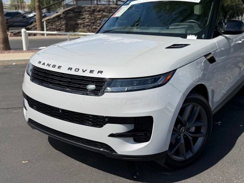 Used 2025 Land Rover Range Rover Sport SE AWD/4WD image 2