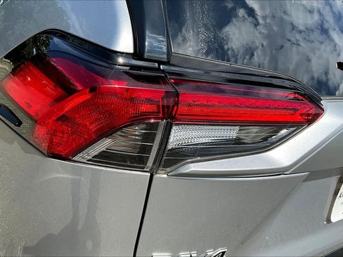 Used 2022 Toyota RAV4 XLE AWD/4WD image 50