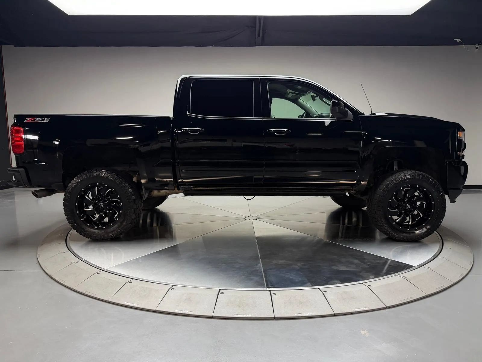 Used 2017 Chevrolet Silverado 1500 LT w/ Texas Edition AWD/4WD image 6