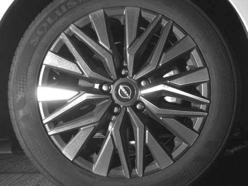 Used 2025 Nissan Altima 2.5 SV FWD image 13
