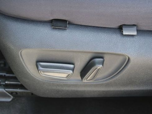 Used 2024 Toyota Highlander LE AWD/4WD image 34