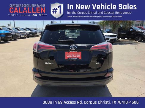Used 2018 Toyota RAV4 LE FWD image 13