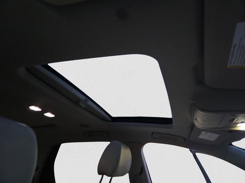 Used 2019 Buick Enclave Essence image 16