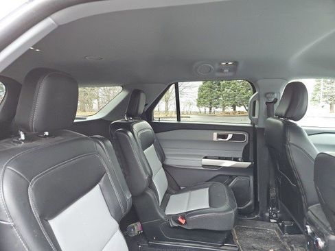 Used 2022 Ford Explorer XLT w/ Equipment Group 202A image 16