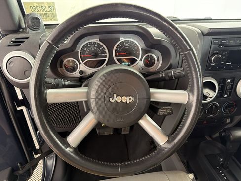 Used 2008 Jeep Wrangler Unlimited Sahara AWD/4WD image 16