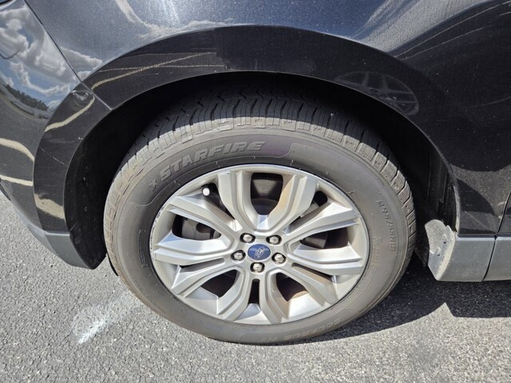 Used 2021 Ford Edge Titanium AWD/4WD image 2