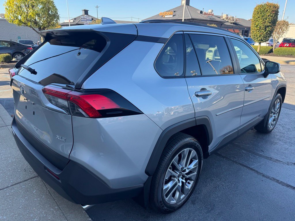 Used 2023 Toyota RAV4 XLE Premium FWD image 4