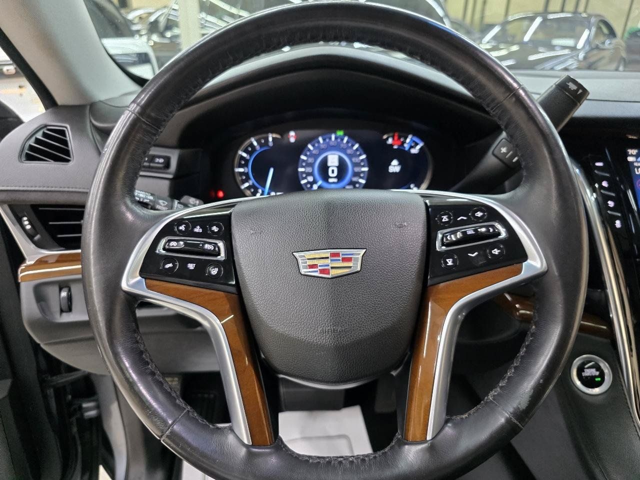 Used 2018 Cadillac Escalade ESV Luxury RWD image 32
