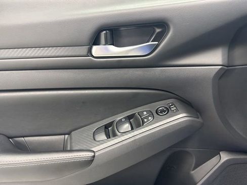 Used 2025 Nissan Altima 2.5 SV image 9