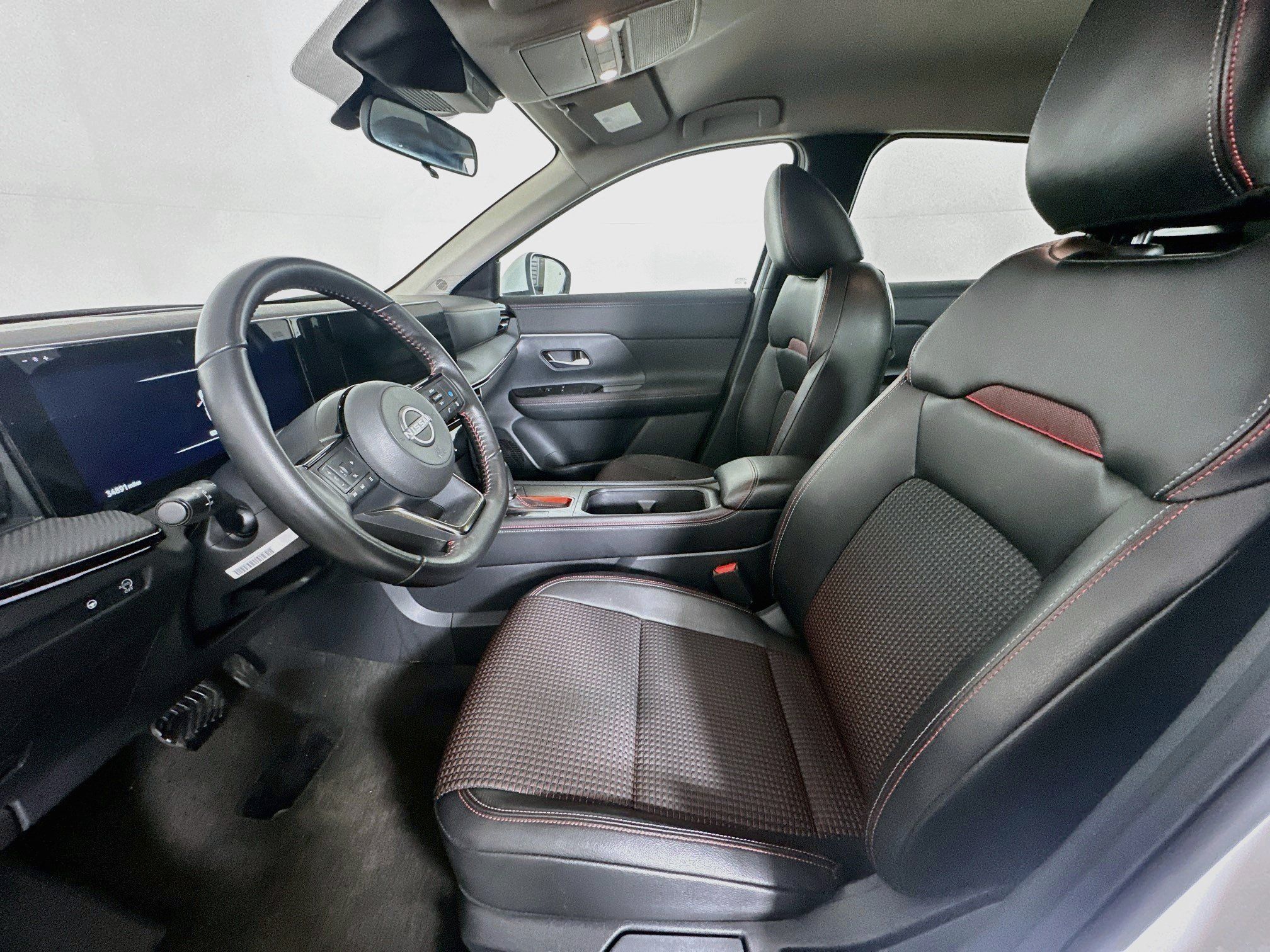 Used 2025 Nissan Kicks SR FWD image 13