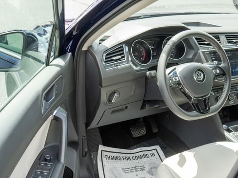 Used 2021 Volkswagen Tiguan SE w/ Panoramic Sunroof Package image 10