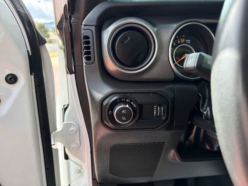 Used 2023 Jeep Gladiator Sport AWD/4WD image 13