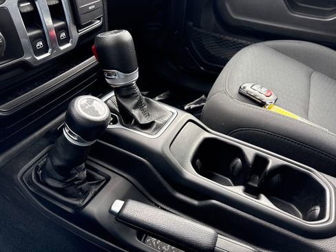 Used 2022 Jeep Wrangler Willys image 23