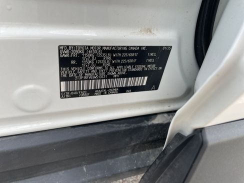 Used 2025 Toyota RAV4 XLE image 28