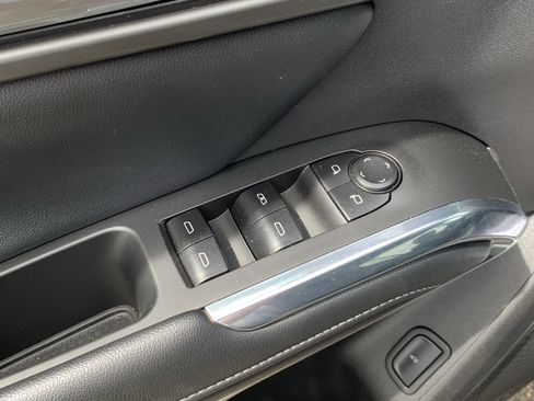 Used 2025 Chevrolet Traverse LT FWD image 20