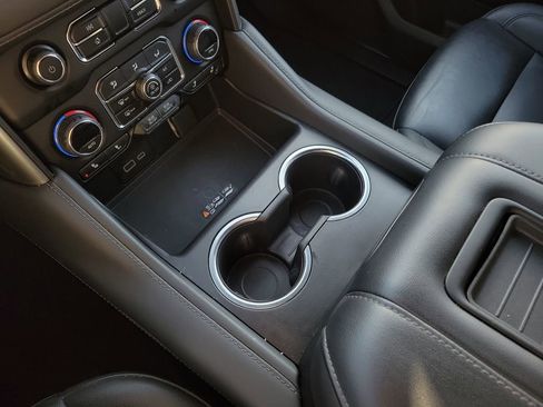 Used 2024 Chevrolet Suburban LT image 37