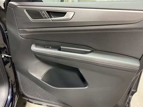 Used 2025 Volkswagen Atlas Cross Sport SE image 11