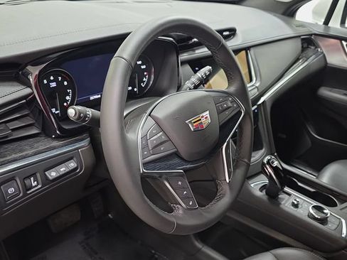 Certified 2022 Cadillac XT5 Premium Luxury w/ Technology Package AWD/4WD image 12