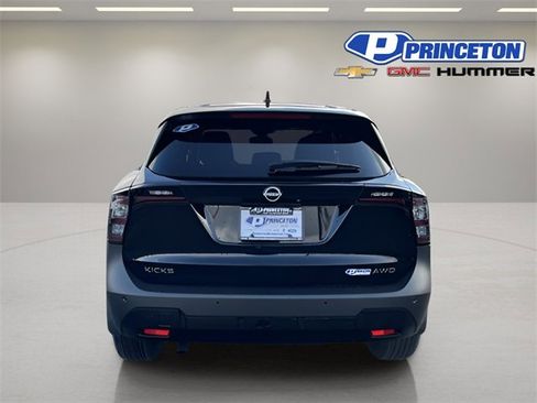 Used 2025 Nissan Kicks SV image 6
