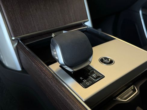 Used 2025 Land Rover Range Rover SE image 51