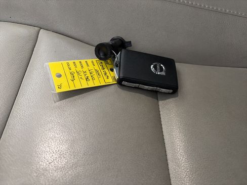 Used 2021 Volvo XC40 T5 Momentum w/ Premium Package image 34