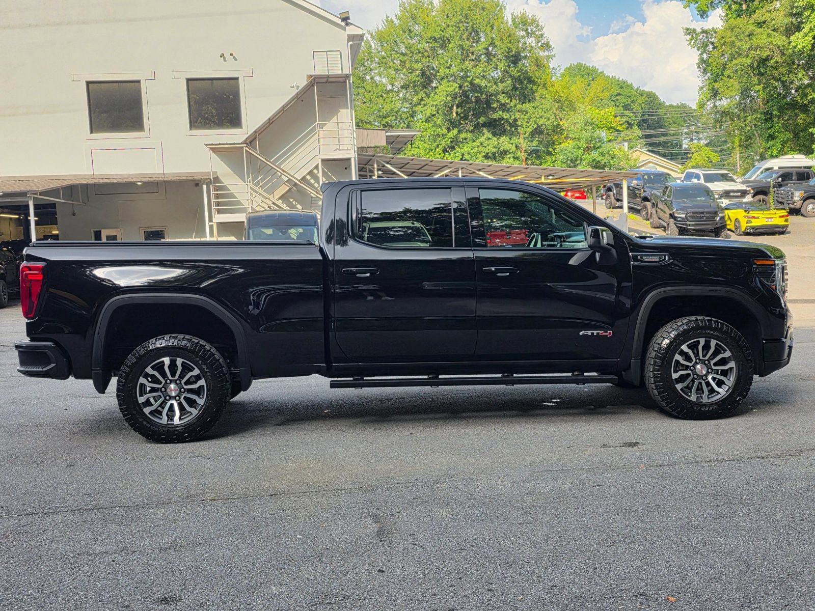 Used 2023 GMC Sierra 1500 AT4 AWD/4WD image 8