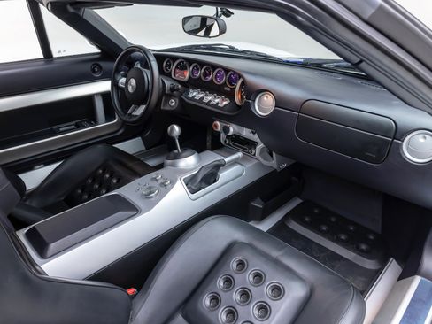 Used 2005 Ford GT RWD image 34