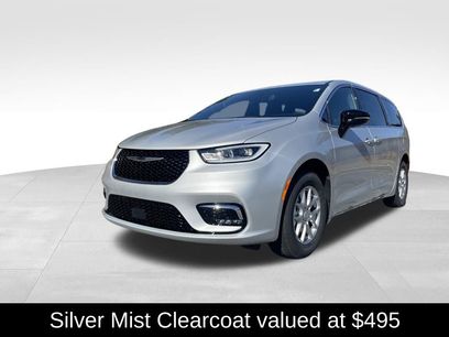 New 2026 Chrysler Pacifica Select