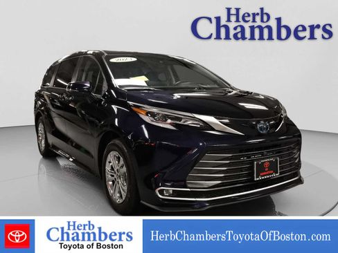 Used 2023 Toyota Sienna Platinum AWD/4WD image 1