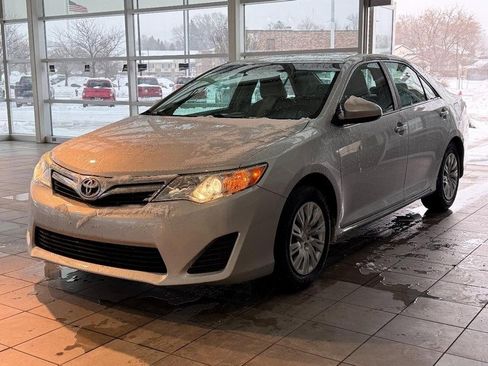 Used 2014 Toyota Camry LE image 5