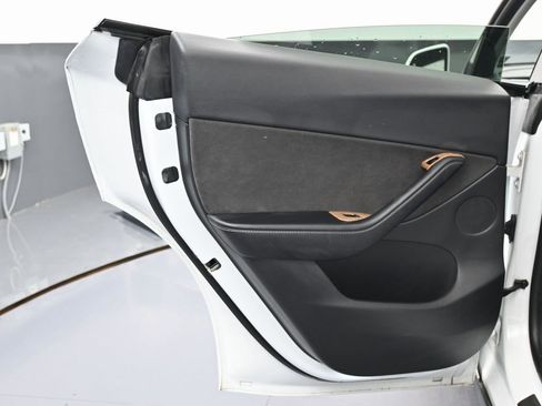 Used 2021 Tesla Model Y 2WD image 41