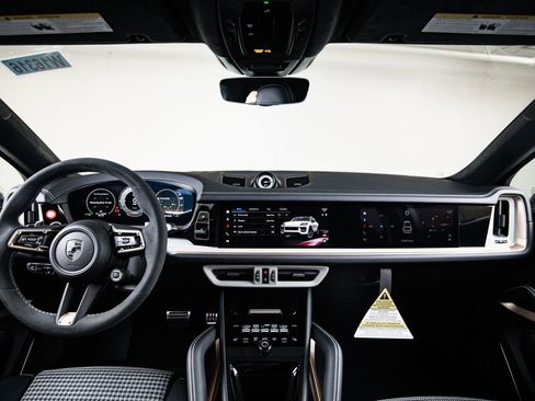 New 2026 Porsche Cayenne Turbo AWD/4WD image 26