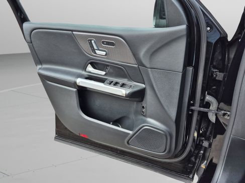 Used 2023 Mercedes-Benz GLB 250 image 25