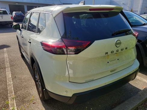 Used 2026 Nissan Rogue S FWD image 4