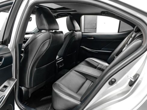 Used 2019 Lexus IS 300 RWD image 39