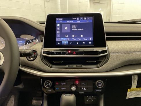 New 2026 Jeep Compass Latitude image 12