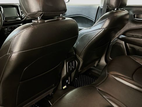 Used 2020 Jeep Compass Latitude image 28