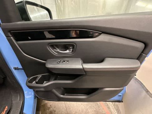 Used 2023 Honda Pilot TrailSport image 24