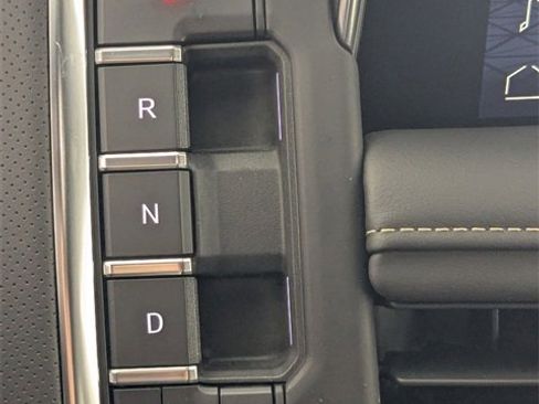 Used 2022 GMC Yukon SLT w/ SLT Luxury Package image 24