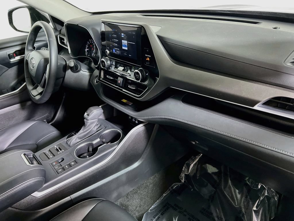 Used 2025 Toyota Highlander XLE AWD/4WD image 27