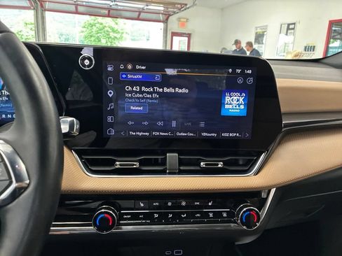 Used 2025 Chevrolet Equinox ACTIV w/ Safety and Technology Package AWD/4WD image 53