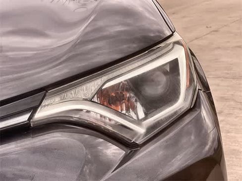 Used 2018 Toyota RAV4 LE image 24