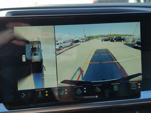 Used 2024 Chevrolet Silverado 2500 LTZ w/ LTZ Convenience Package image 15