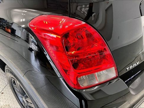 Used 2020 Chevrolet Trax LS FWD image 27