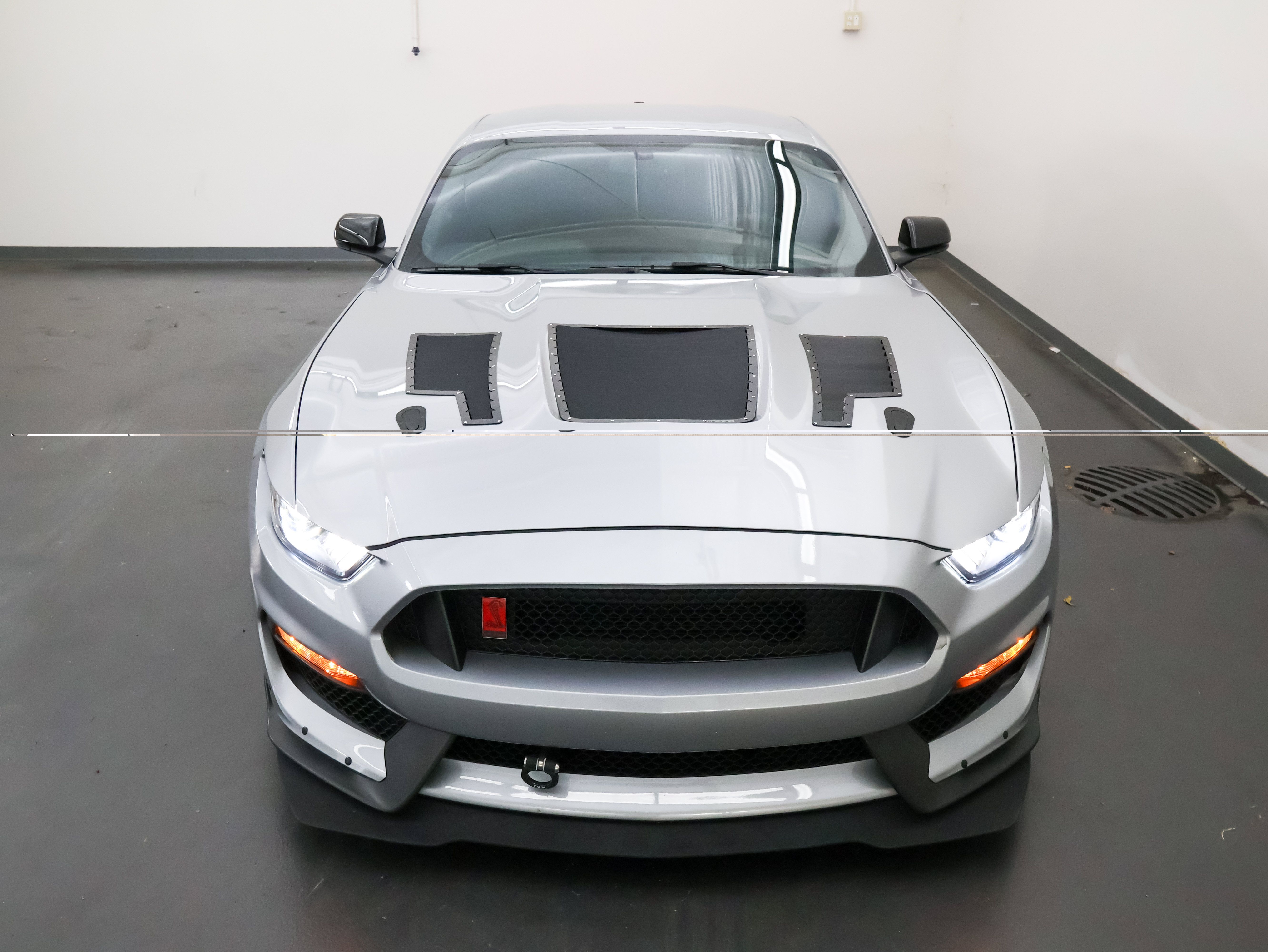 Used 2020 Ford Mustang Shelby GT350R w/ GT350R Equipment Group 920A RWD image 9