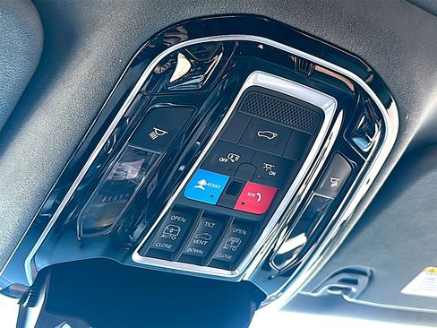 Used 2022 Jeep Grand Wagoneer Series III w/ Rear Seat Video Group 1 image 41