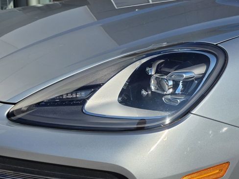 Used 2021 Porsche Cayenne Coupe image 11