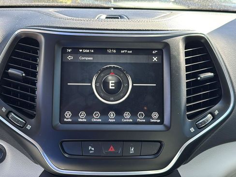 Used 2021 Jeep Cherokee Latitude Lux w/ Comfort/Convenience Group image 15