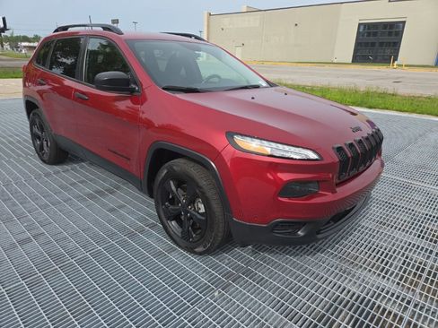 Used 2017 Jeep Cherokee Sport w/ Cold Weather Group AWD/4WD image 7