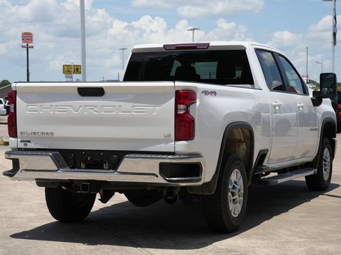 Used 2025 Chevrolet Silverado 2500 LT w/ Convenience Package AWD/4WD image 3